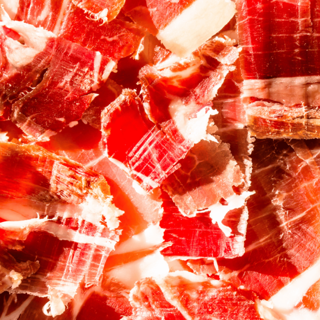 Trozos de jamón cortado a cuchillo
